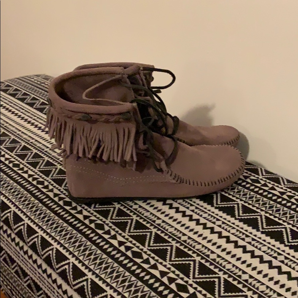 Minnetonka moccasin tramper boot